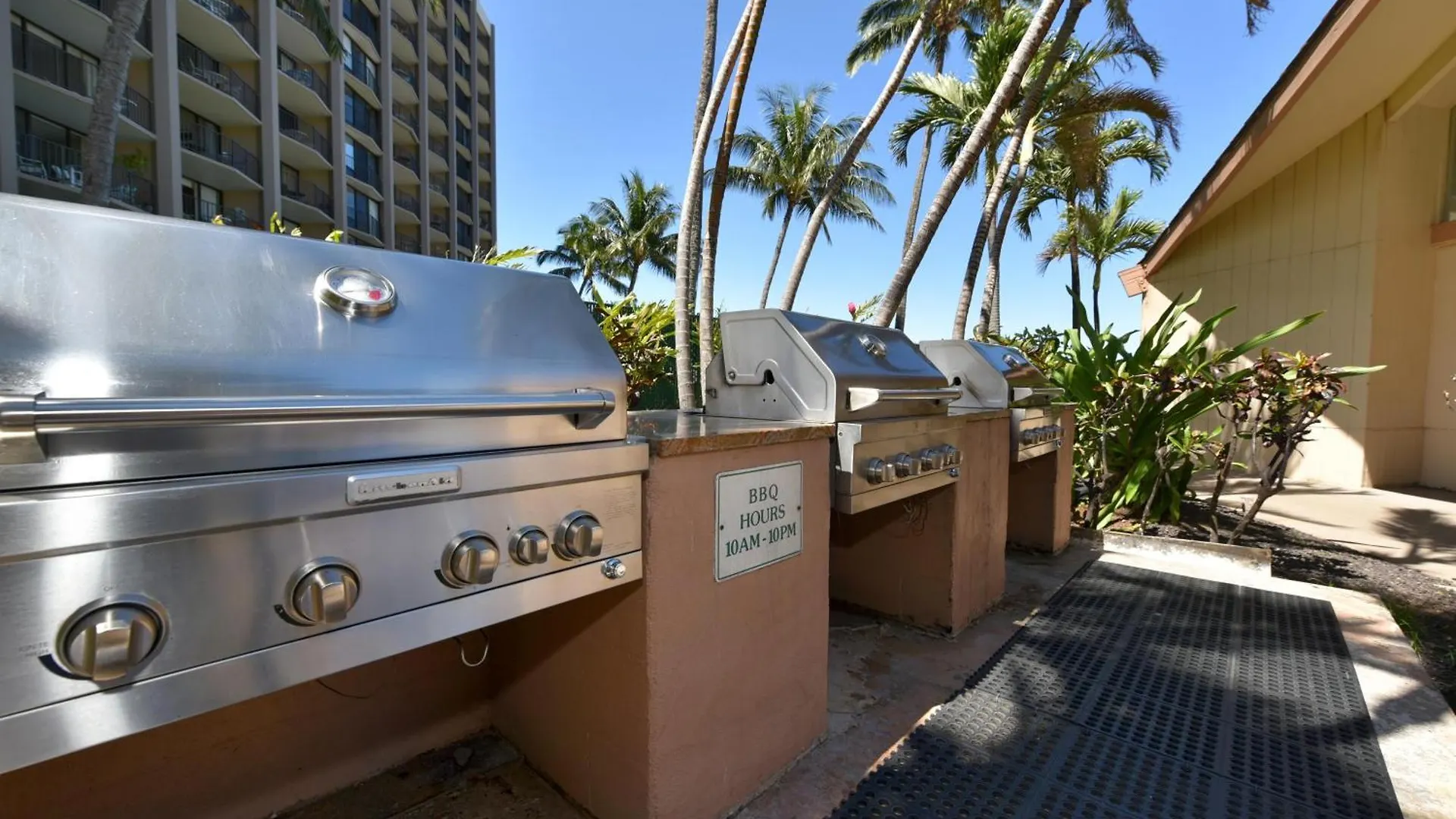 Royal Kahana 104 0*,
